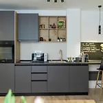 Echo - Old Town Centre I Cheap Carpark Nearby I Balcony