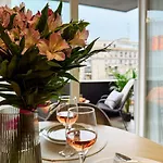 Echo - Old Town Centre I Cheap Carpark Nearby I Balcony Bukarest