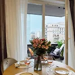 Echo - Old Town Centre I Cheap Carpark Nearby I Balcony * Bukarest