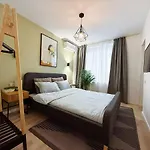 Apartman Echo - Old Town Centre I Cheap Carpark Nearby I Balcony Bukarest