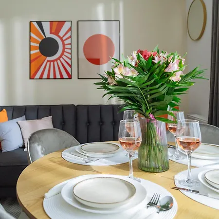 Echo - Old Town Centre I Cheap Carpark Nearby I Balcony Апартаменты *